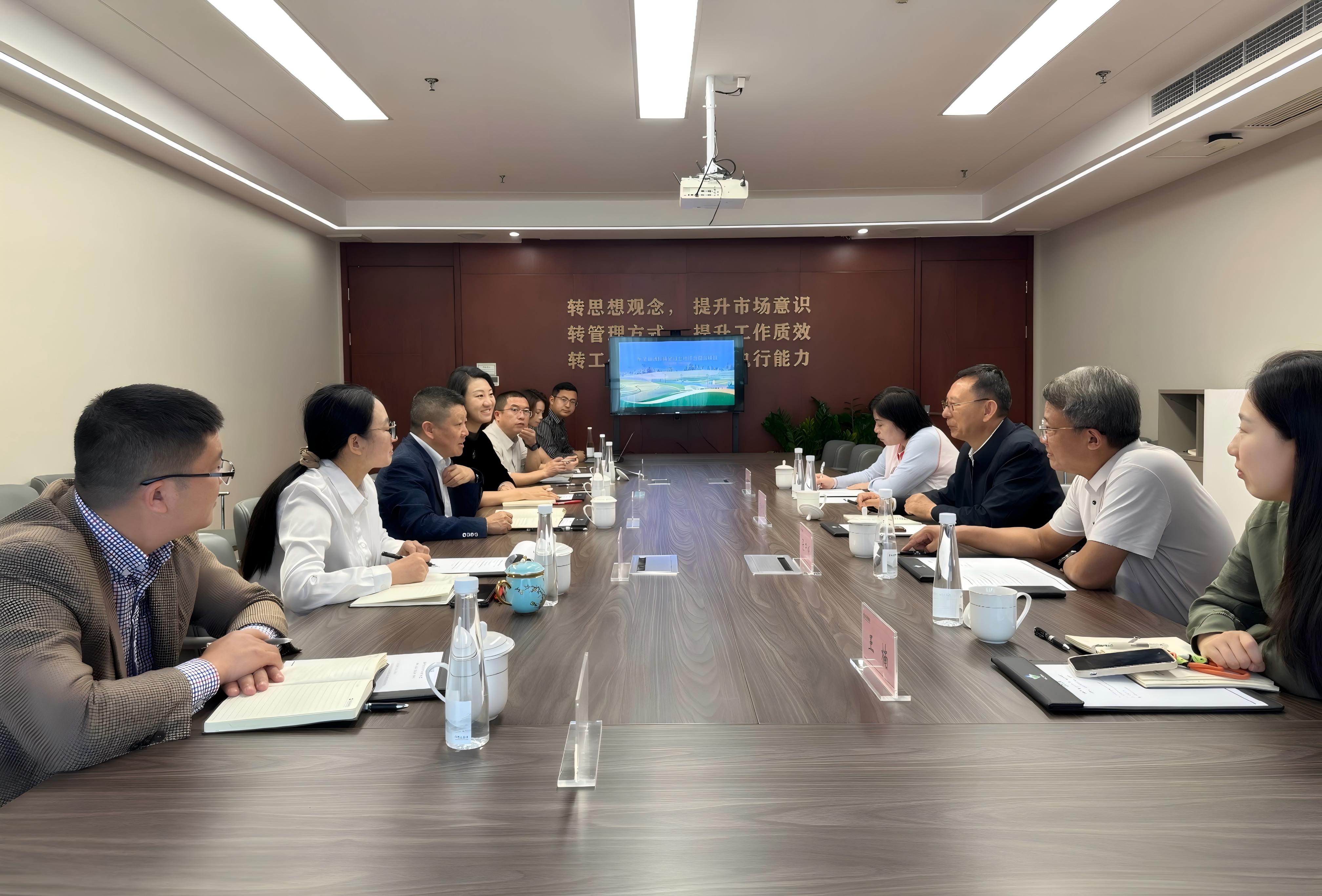 座谈现场图(定) 座谈现场图(定)