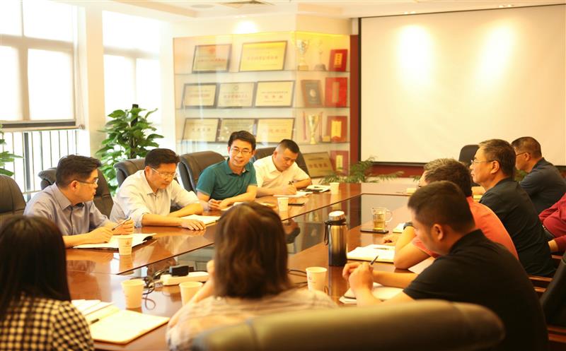 省自然菲彩国际投资集团党委委员、副总经理徐锡惠一行到中成集团调研指导工作