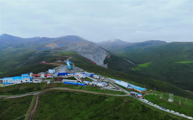 向阳而生，，，，，，，集团松树南沟金矿勇立峰顶搏劲风！