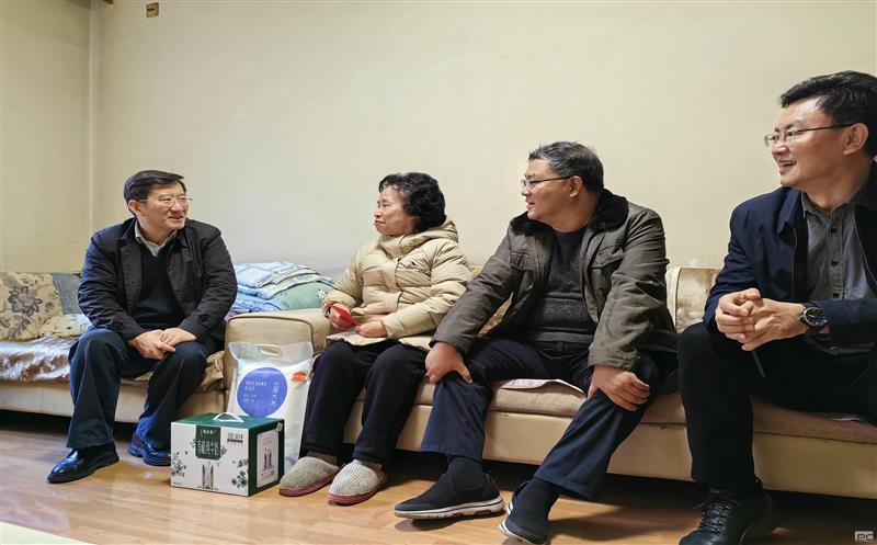 春节前夕慰问送温暖，，，，，，，浓浓关爱暖人心 ——集团领导一行开展新春送温暖活动