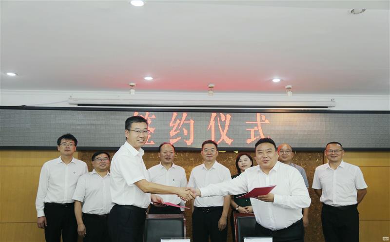 优势互补，，，，，，，携手并进 ——测绘公司与四川省青海商会签署战略合作协议